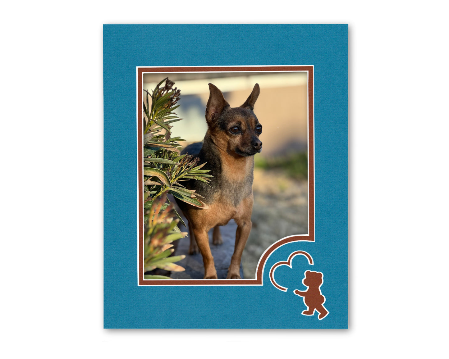 An example of what this bear with heart mat looks like with a photo in it.
