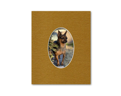 An example of what this 8x10 mat looks like with a 4x6 oval photo in it.